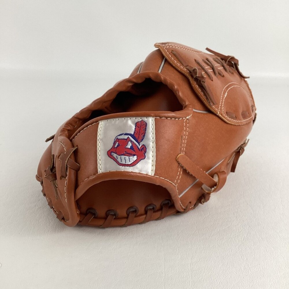 Cleveland Indians Baseball Glove Genuine Cowhide Laced Flex Action 2606 - Picture 2 of 10
